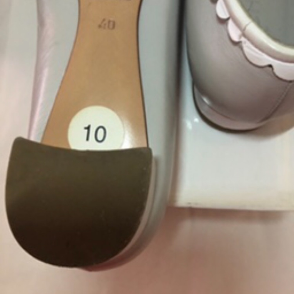 CHANEL Authentic Ballerina - Gray and White Flats Leather - Picture 9 of 9